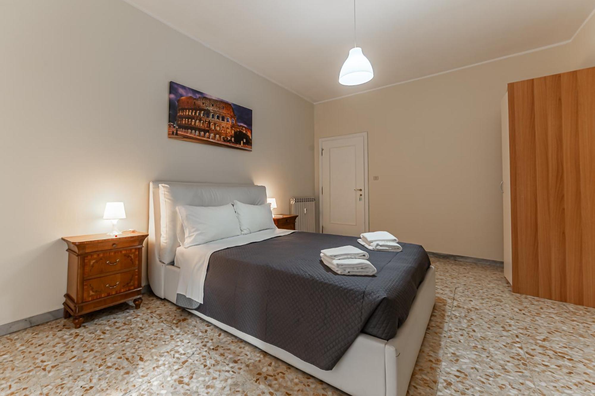 Vacanze Romane - Metro Teano & Wi-fi Apartment